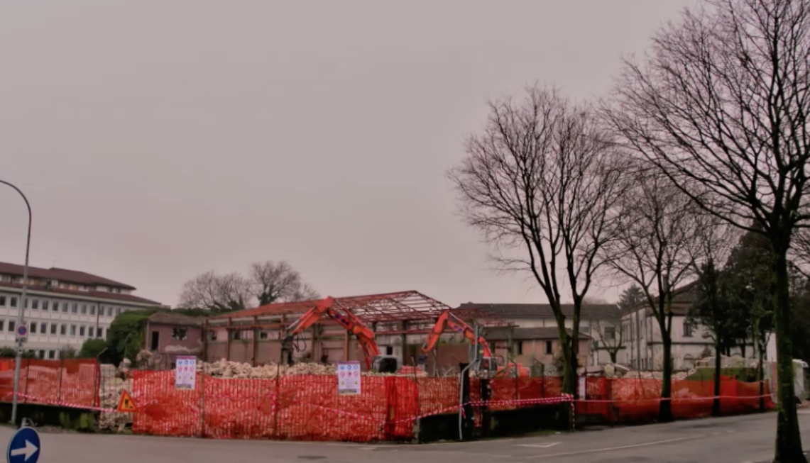 Demolizione ex deposito 