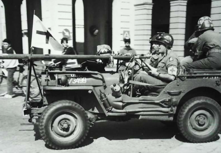 Mezzi militari della seconda guerra mondiale in mostra in Piazza Indipendenza