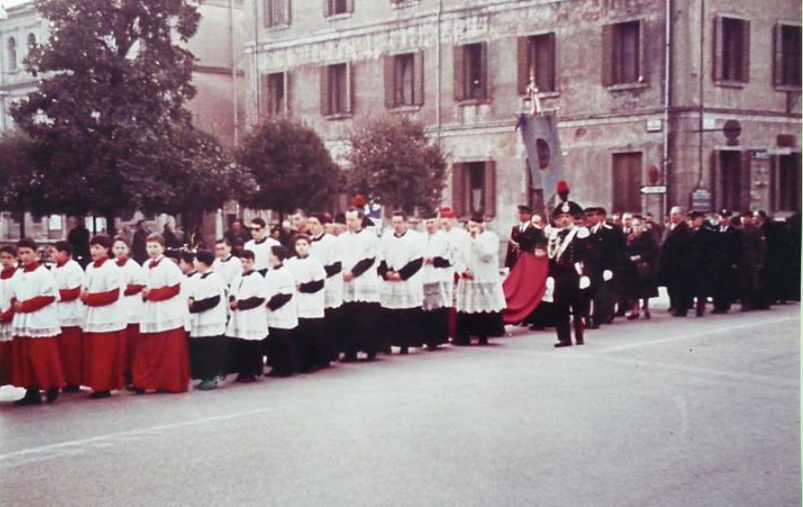 Immagini della processione all'entrata nel duomo del Vescovo di Treviso - anno 1958